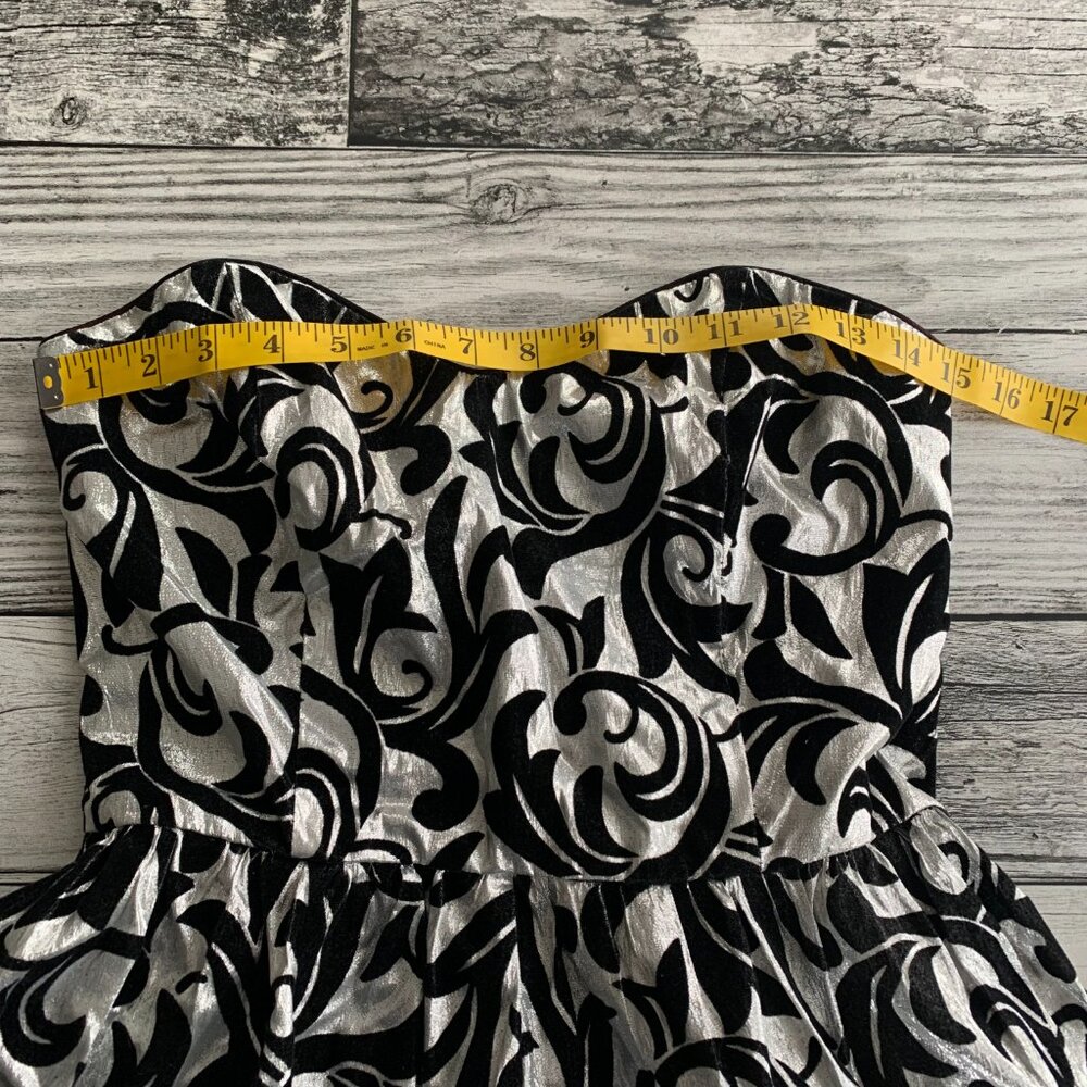 Vintage 90s LA Glo Silver Metallic Black Velvet Strapless Fit and Flare Dress - Picture 11 of 15